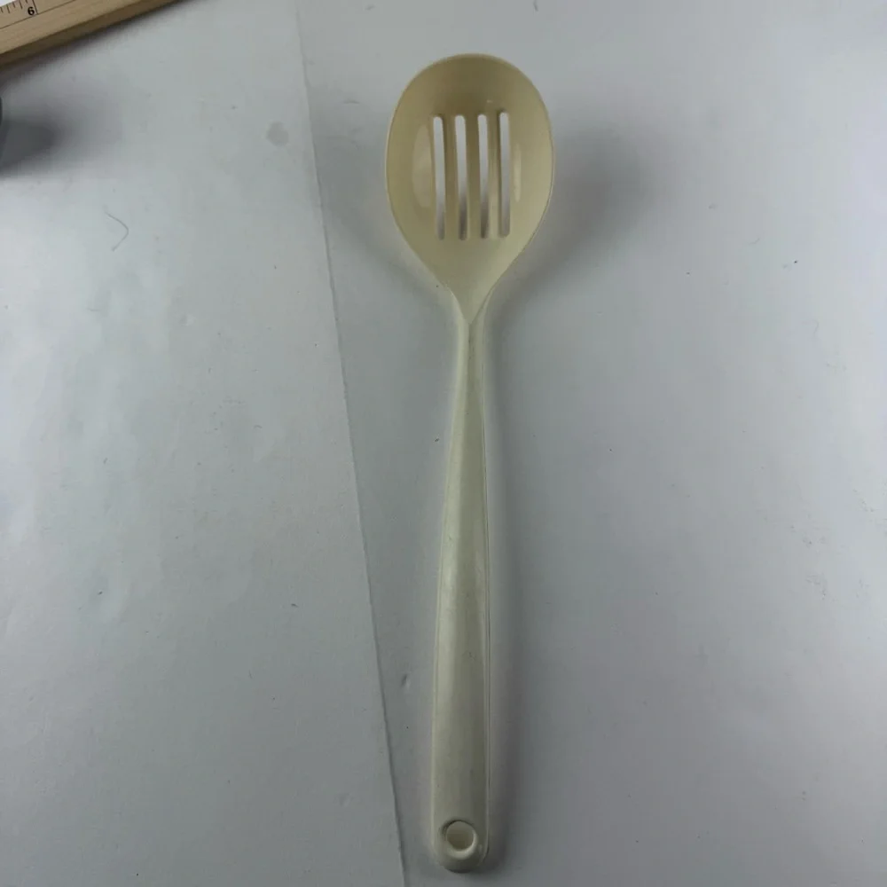 Vintage Beige Slotted Nylon Plastic Slotted Serving Spoon Kitchen Utensil